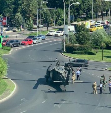 BREAKING NEWS / Elicopter militar, aterizare de urgenţă în sensul giratoriu de la Aviatorilor, în Bucureşti