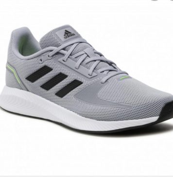 Pantofii care costă cât un apartament de lux