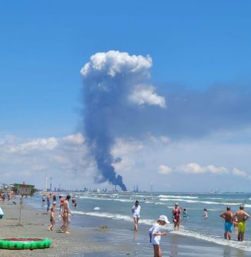 UPDATE Explozie la Rafinăria Petromidia din Năvodari, un angajat a murit. Nor gros de fum pe litoral