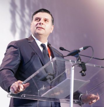 Alexandru Petrescu: Campania de semnături pentru demiterea primarului Clotilde Armand continuă