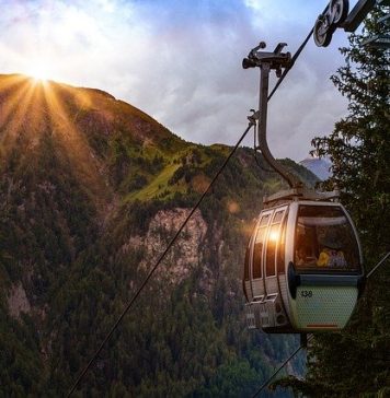 Transportul pe cablu, un lux pentru turiștii la Bușteni. Românii scot sume fabuloase din buzunare