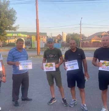 FOTO Protest cu roșii și vinete în Piața Victoriei. Micii fermieri cer salvarea din pragul falimentului