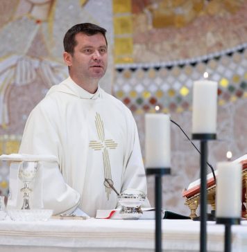 Ultima slujbă a preotului Francisc Doboș la Catedrala Sfântul Iosif din București. „Să mă pomeniți în rugăciunile voastre”