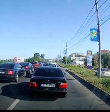 Cozi uriașe de mașini pe drumul care leagă Mangalia de Constanţa