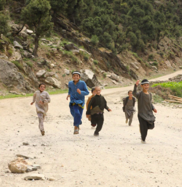 Comisia Europeană cere statelor membre să-i primească pe afganii aflați în „pericol imediat”