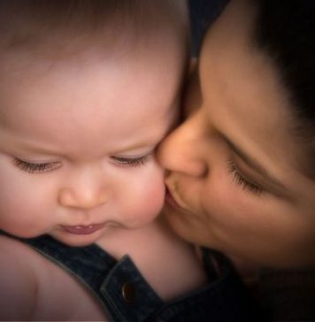 Mamele bolnave de COVID-19 pot alăpta. Recomandările Organizației mondiale a Sănătății