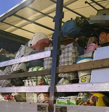 15 tone de haine second hand ”foarte degradate” au fost oprite la vamă – FOTO