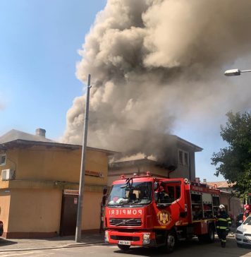 Casă cuprinsă de un incendiu în zona Lizeanu, din Capitală – FOTO