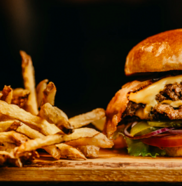 Intrarea în zona de food-court din mall-uri se va face doar cu certificatul Covid