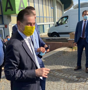 VIDEO EXCLUSIV Ludovic Orban a sosit la Romexpo, unde a discutat și s-a fotografiat cu delegații