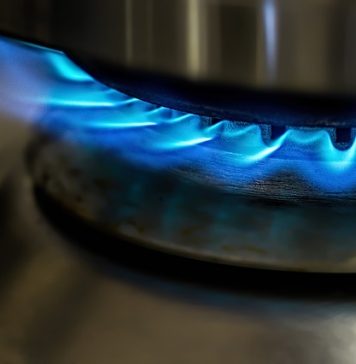 Consilier la Ministerul Energiei: Preţul gazelor va scădea la jumătate anul viitor