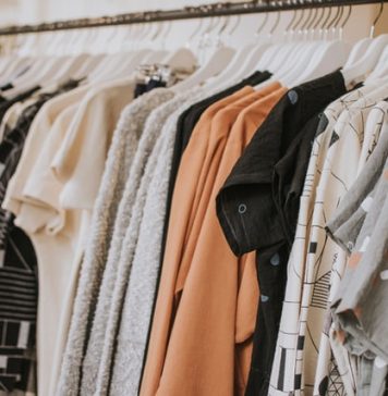 Hainele ar putea să se scumpească, după ce bumbacul a urcat la maximul ultimilor 10 ani