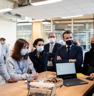 Un bărbat, arestat în Franța după ce a prezentat certificatul verde al preşedintelui Emmanuel Macron