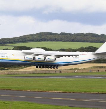 Cel mai mare avion cargo din lume va ateriza mâine în România