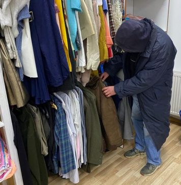 Se pot dona haine groase la Magazinul Caritabil SocialXChange din Sectorul 6