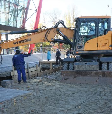 Se înlocuiesc țevile de termoficare din zona Liberty Mall