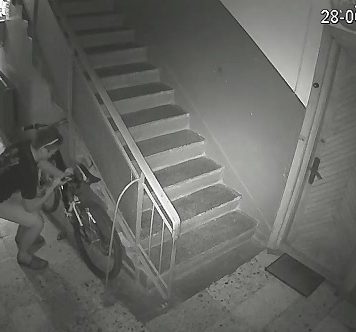 Hoț de biciclete din București, prins datorită unui tatuaj cu Fecioara Maria