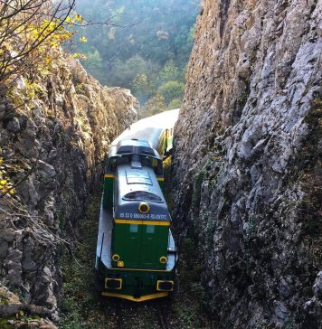 Cea mai spectaculoasă cale ferată de munte din sud-estul Europei e în România – VIDEO