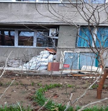 O persoană care a abandonat gunoi pe domeniul public, amendată de Poliția Locală Sector 2