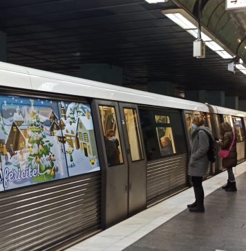 Un tren Metrorex a fost ”îmbrăcat” în straie de sărbătoare – FOTO