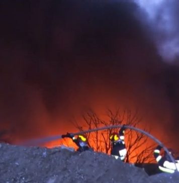 ALERTĂ / Incendiu puternic în sudul Capitalei! Flăcările au o intensitate foarte mare – au afectat halele de materiale reciclabile!
