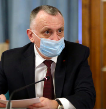 Studenții le duc cozonac cu rahat ministrului Cîmpeanu și premierului Ciucă, în semn de protest față de buget