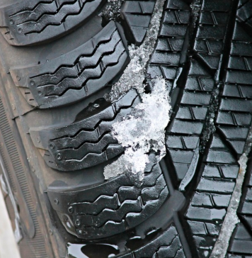 Atenție la polei: ploaie înghețată în București