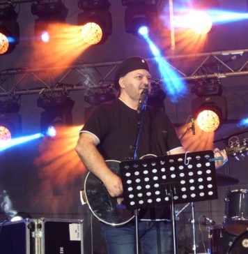 Sicriul cu trupul neînsufleţit al artistului Victor Socaciu va fi depus în foaierul Camerei Deputaţilor