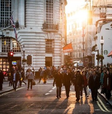 Ce relaxări au fost decise de Sărbători. Interdicțiile de circulație și masca obligatorie pe stradă, eliminate