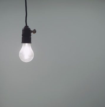 Un nou caz de factură aberantă la energie electrică. Unui bucureștean i-a venit o factură de peste 3.300 de lei