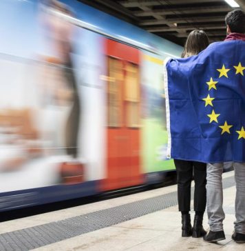 Peste 2.300 de tineri români vor primi permise de călătorie pentru a explora Europa cu trenul