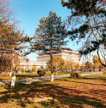 Vreme caldă în Bucureşti, cu temperaturi maxime de 12 grade Celsius