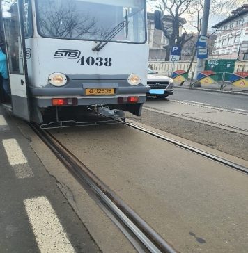 Minoră accidentată la coborârea din tramvai, pe Bd. Pache Protopopescu