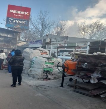 Incendiu la un depozit de materiale de construcții din Sectorul 2, lichidat de pompieri