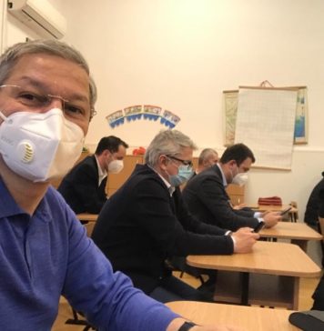 Cioloş, Barna şi Drulă au participat la şedinţa CL Mogoşoaia, în semn de solidaritate pentru consiliera agresată: „România nu tolerează violența și bădărănia”