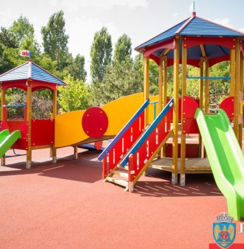 Parcurile din Sectorul 5 vor avea spații de joacă incluzive, accesibile și copiilor cu dizabilităţi