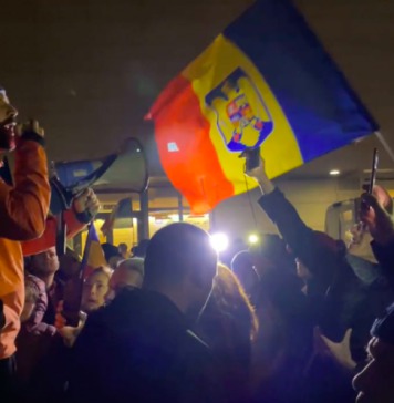 ULTIMA ORĂ / Protestatarii se strâng la Piaţa Universităţii; se cere demisia lui Raed Arafat