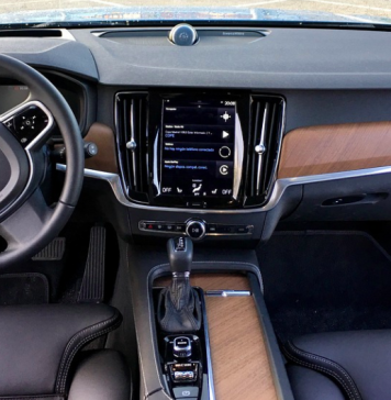 Redarea videoclipurilor YouTube va fi disponibilă în automobilele Volvo