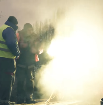 Rețeaua de termoficare a Bucureștiului, în paragină. Cine sunt oamenii care „se luptă” zi de zi cu țevile sparte – VIDEO