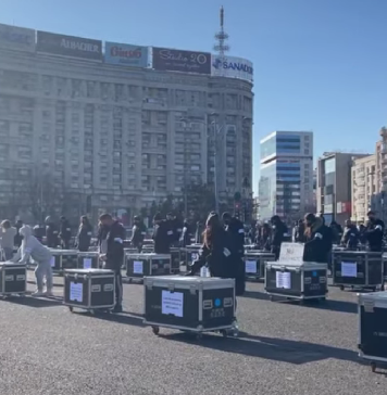 Protest al lucrătorilor din industria spectacolelor, în Piaţa Victoriei: ”Noi sărbătorim Ziua Culturii Invizibile” VIDEO