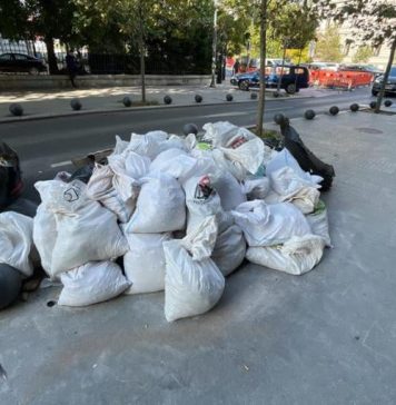 Stradă din centrul istoric al Bucureștiului, transformată în rampă de gunoi – FOTO