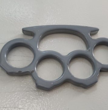 Doi bărbați au încercat să intre în sediul Tribunalului București cu arme albe