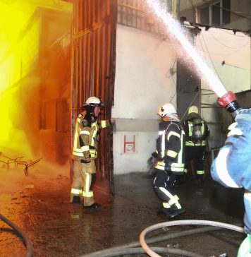 Incendiu masiv la o hală din Ilfov. Flăcările au cuprins o suprafață de 2500 mp