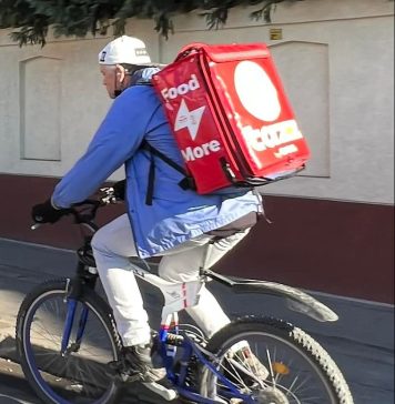 Un livrator Tazz a cucerit Bucureștiul cu 152 de lei. Codin Maticiuc: ”Vă promit că-mi voi aminti de dumneavoastră când o să-mi fie greu”