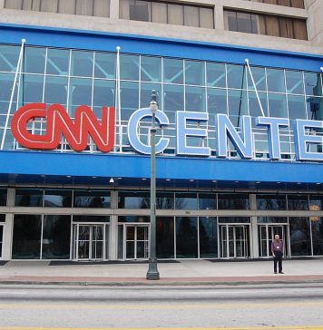 Șeful CNN își dă demisia după ce s-a aflat că a avut o relație cu o colegă