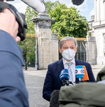 UPDATE – Dacian Cioloș explică de ce a demisionat de la șefia USR: ”Am considerat firesc şi de bun simţ să îmi prezint demisia”