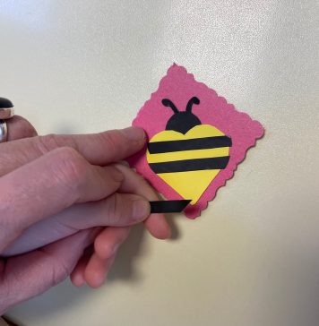 Mărțișoare făcute de copiii din sistemul de protecție, la standurile Sectorului 6 din Crângași și Piața Gorjului