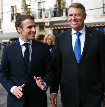 Klaus Iohannis merge la Paris, la un dineu informal cu președintele Franței
