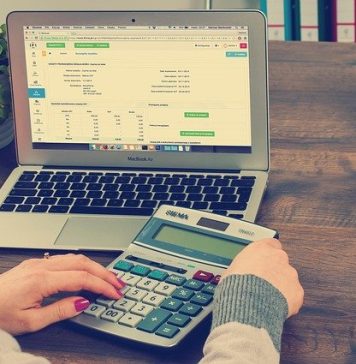 Peste 450.000 de facturi greşite la energie electrică au fost identificate de Guvern