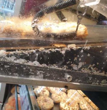 Produse expirate cu gândaci și rugină. Alte șase supermarketuri din Capitală au fost amendate